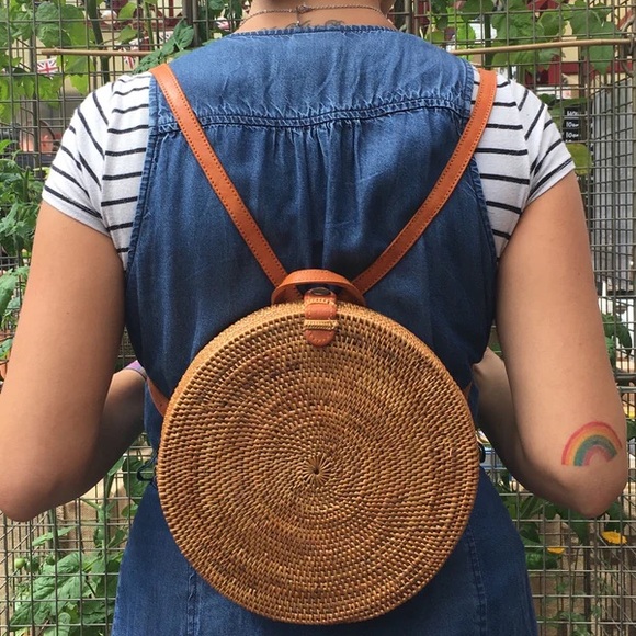 Handmade Indonesian Ata Grass Circle Rattan Backpack with Batik Lining - Picture 2 of 5